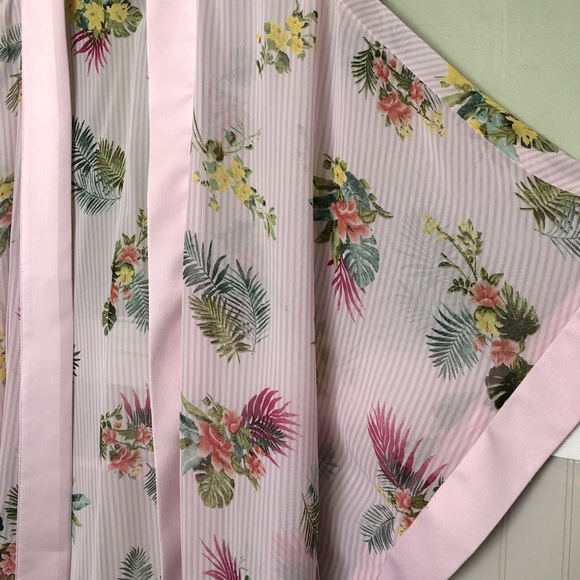 Tropical Pink Robe - Picture 3 of 5